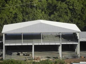 Fém garázs lakótérrel